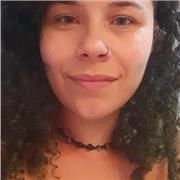 Professora de Inglês ensina pessoas de todas as idades